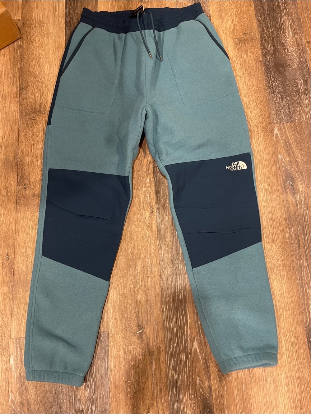 The North Face Men’s Teal and Navy Fleece Joggers size medium apres ski!